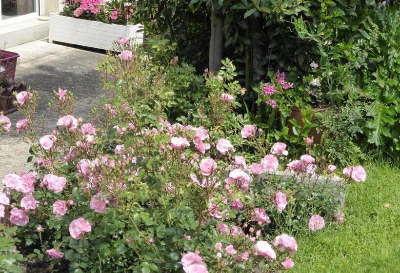 带大床的标准工作室, Une Chambre à Neuilly Guest House