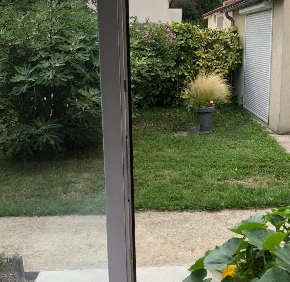 キングサイドベッドのスタンダードワンルーム, Une Chambre à Neuilly Guest House