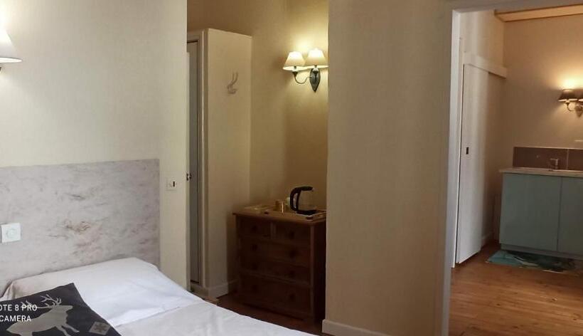 스탠다드 스튜디오, La Tour Pom'pin