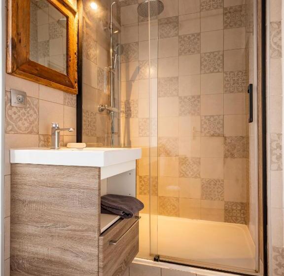 스탠다드 트리플 룸, La Tour Pom'pin