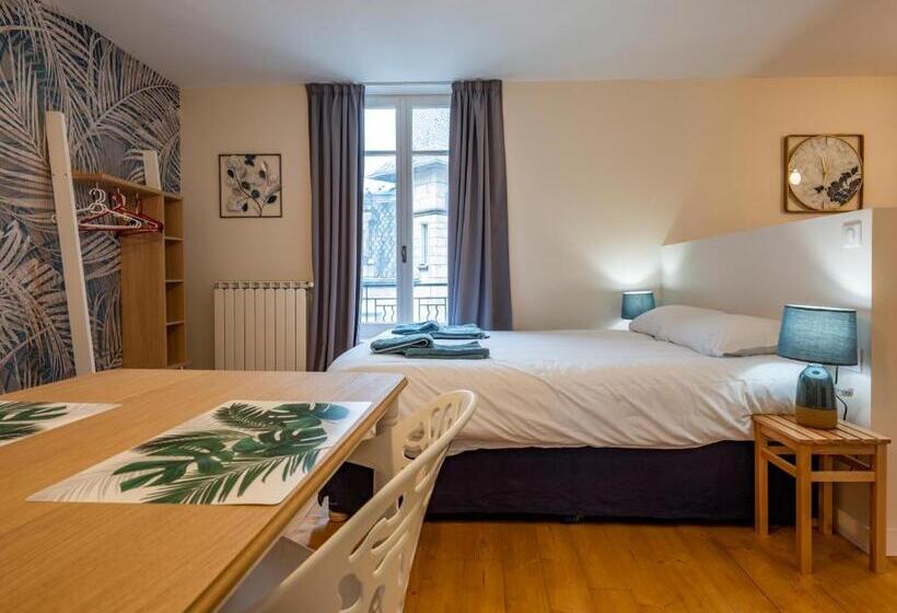 수피리어 스튜디오, La Tour Pom'pin