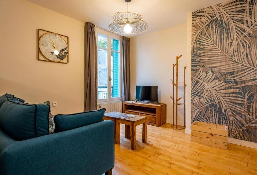 수피리어 스튜디오, La Tour Pom'pin