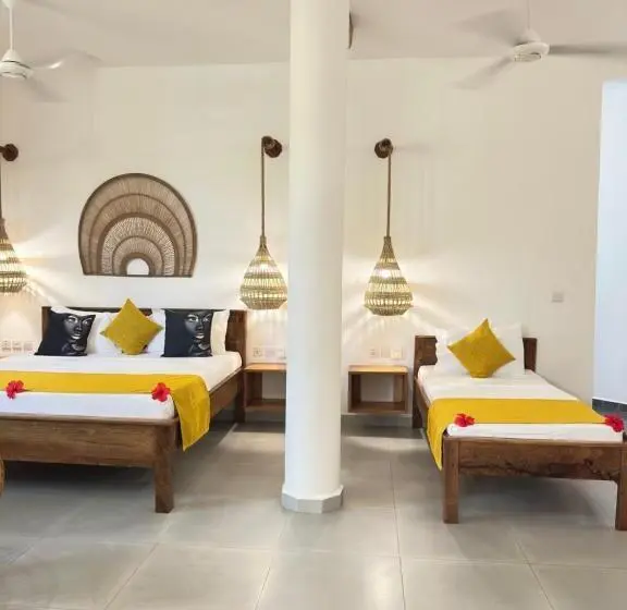اتاق لوکس خانوادگی, Kikoi Boutique