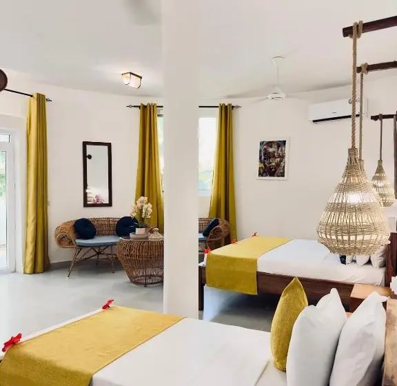 اتاق لوکس خانوادگی, Kikoi Boutique