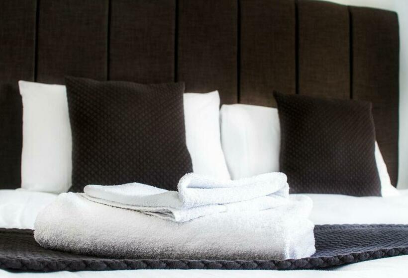 스탠다드 룸, The Boars Head