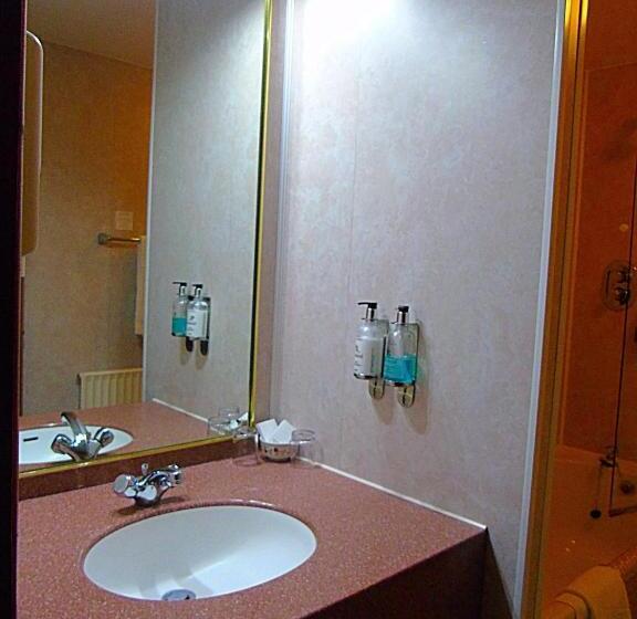 스탠다드 룸, The Boars Head