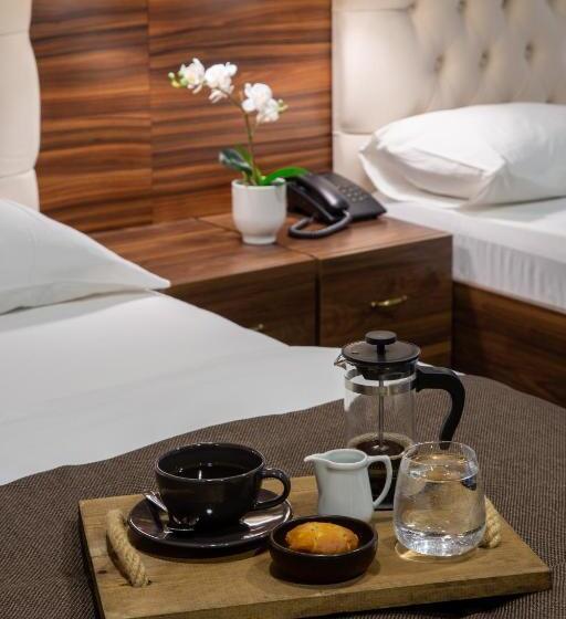 Triple Room Sea View, Vita Suites Karakoy