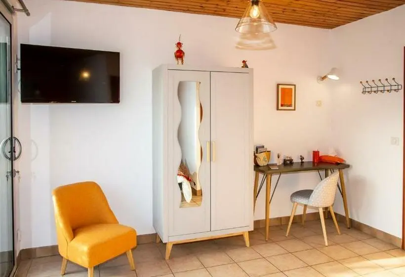 テラス付きスタンダードルーム, La Combe Fleurie Appartements & Chambres