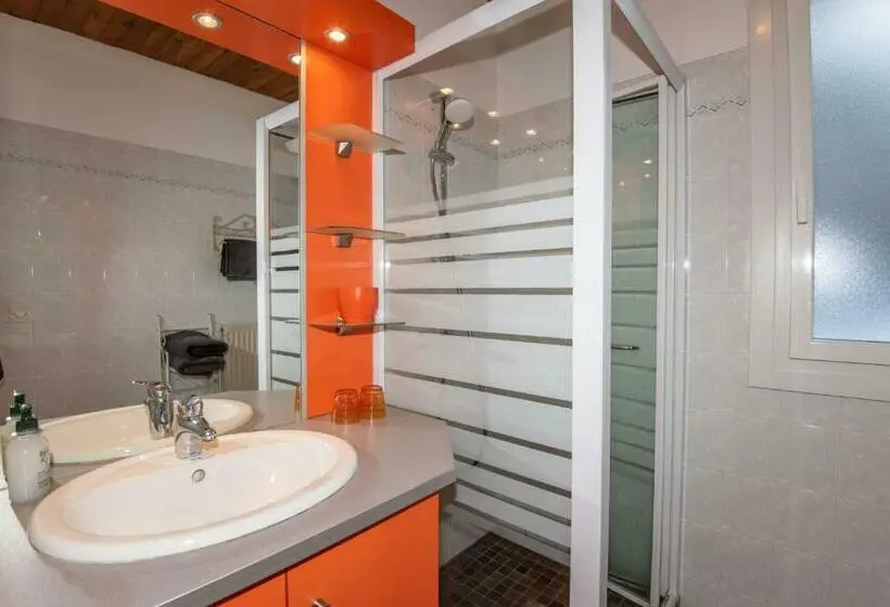 テラス付きスタンダードルーム, La Combe Fleurie Appartements & Chambres