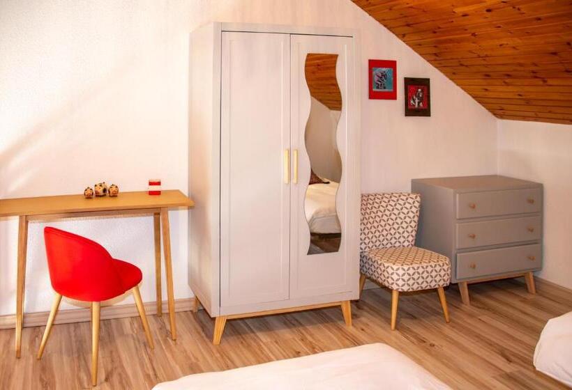 Семейный Номер, La Combe Fleurie Appartements & Chambres