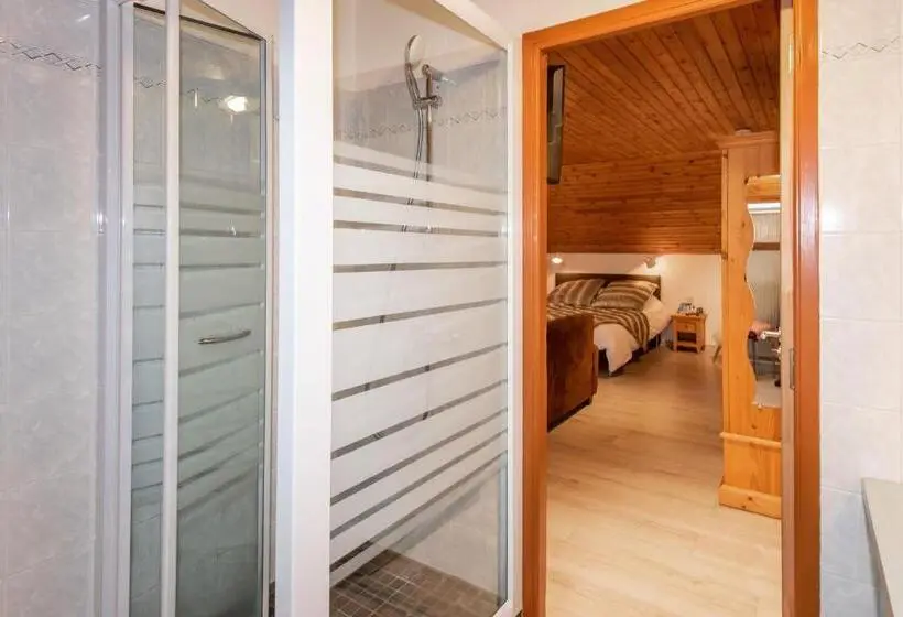 スタンダードルーム, La Combe Fleurie Appartements & Chambres