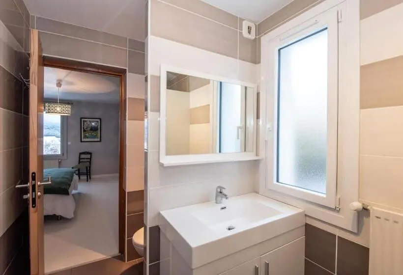 ガーデンビュースタンダードルーム, La Combe Fleurie Appartements & Chambres