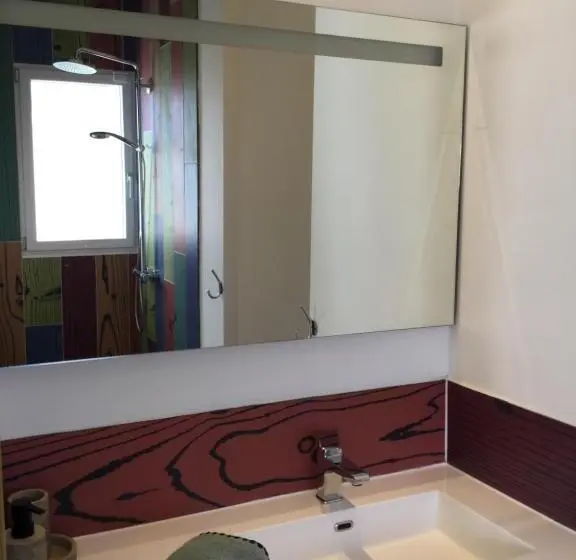 スタンダードスタジオ, La Combe Fleurie Appartements & Chambres