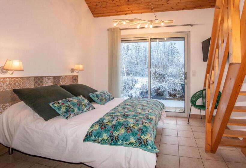 Семейный Номер Вид на Сад, La Combe Fleurie Appartements & Chambres
