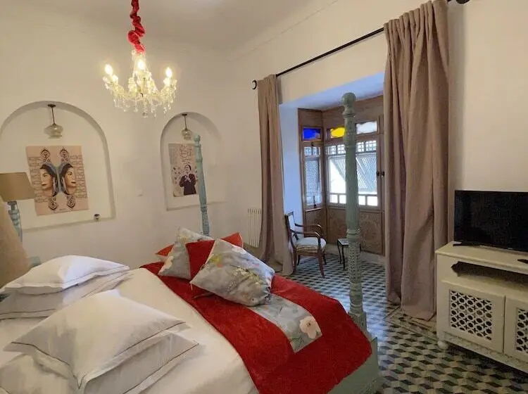 اتاق استاندارد سه نفره, Dar El Gaied