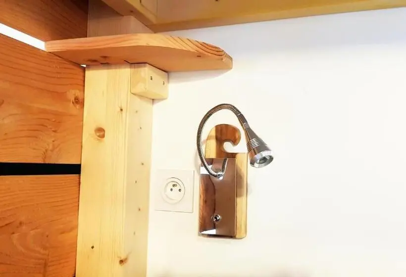 ルームシェアのワンベッド, La Maison Bisca
