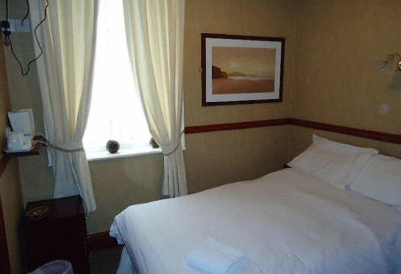 חדר משפחתי, The Riviera