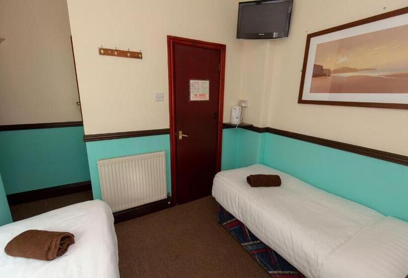 חדר בסיסי, The Riviera