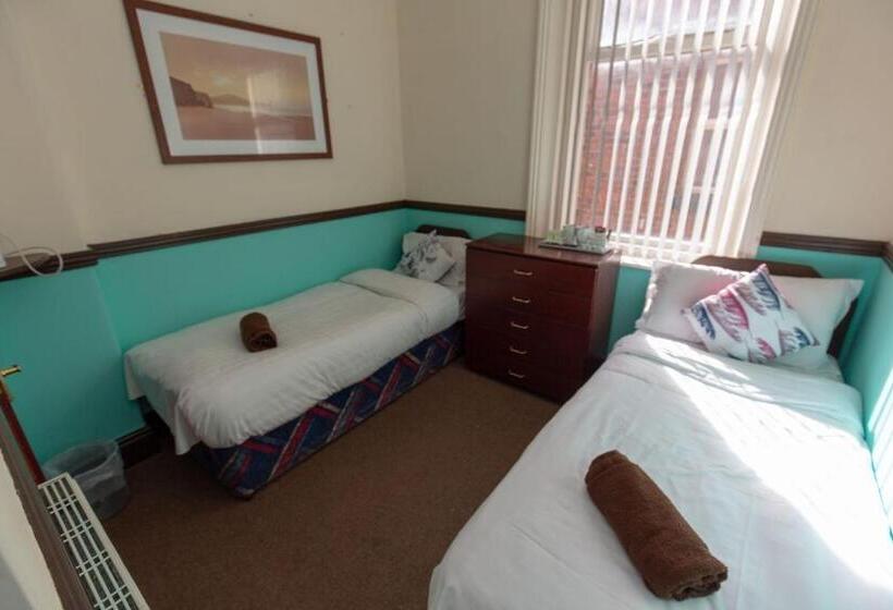 חדר בסיסי, The Riviera