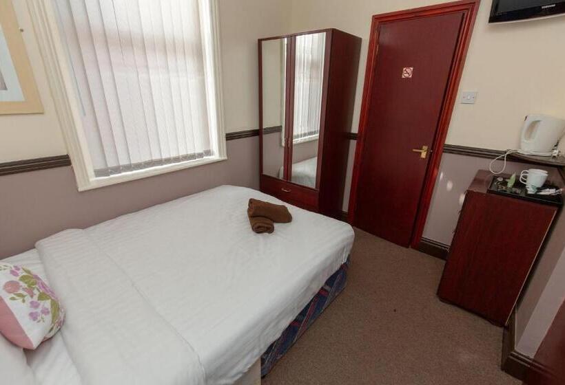 חדר בסיסי, The Riviera