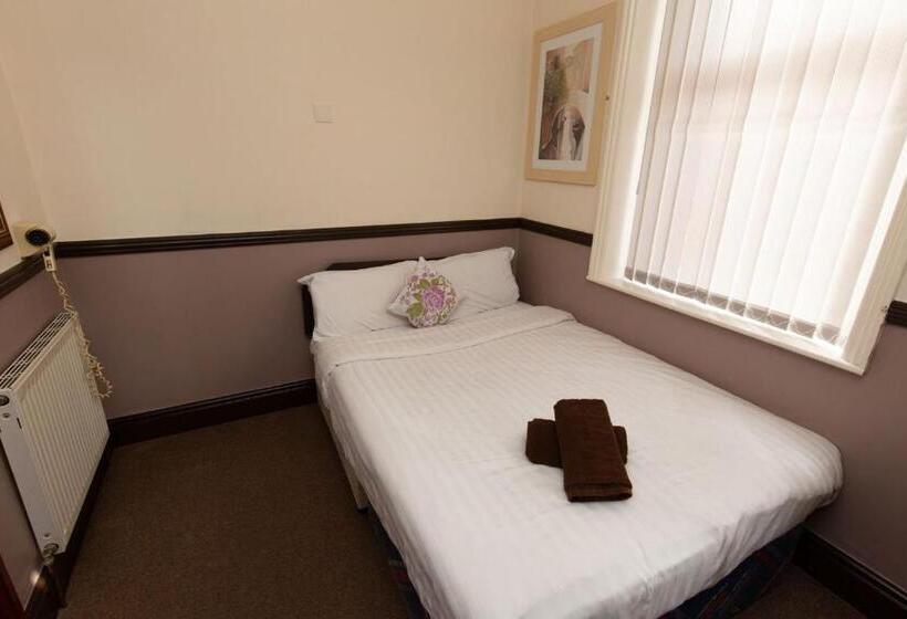 חדר בסיסי, The Riviera