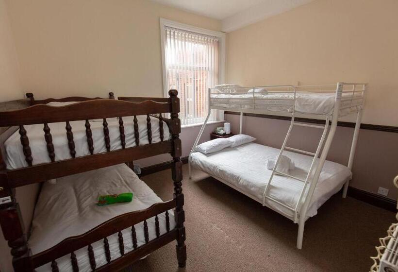 חדר משפחתי, The Riviera