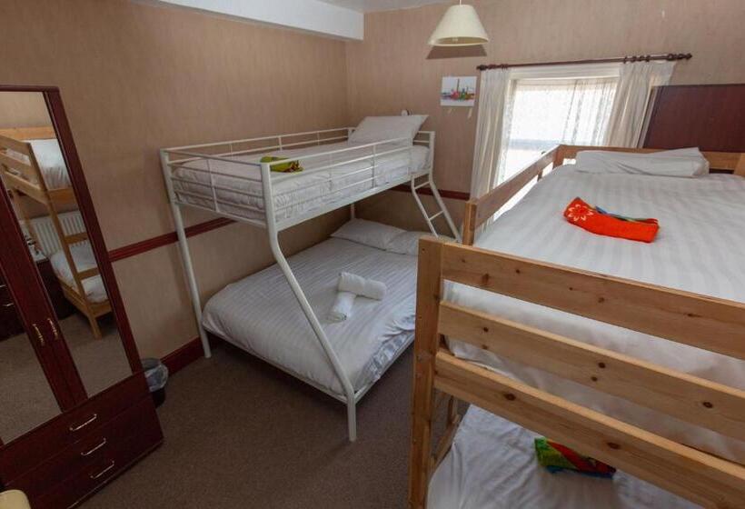 חדר משפחתי, The Riviera