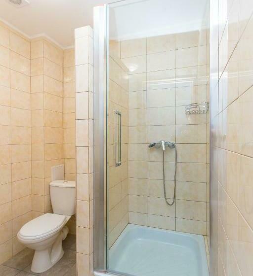 اتاق اکونومی یک تخته, Blum