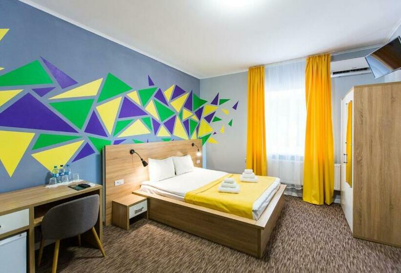 اتاق استاندارد سه نفره, Blum