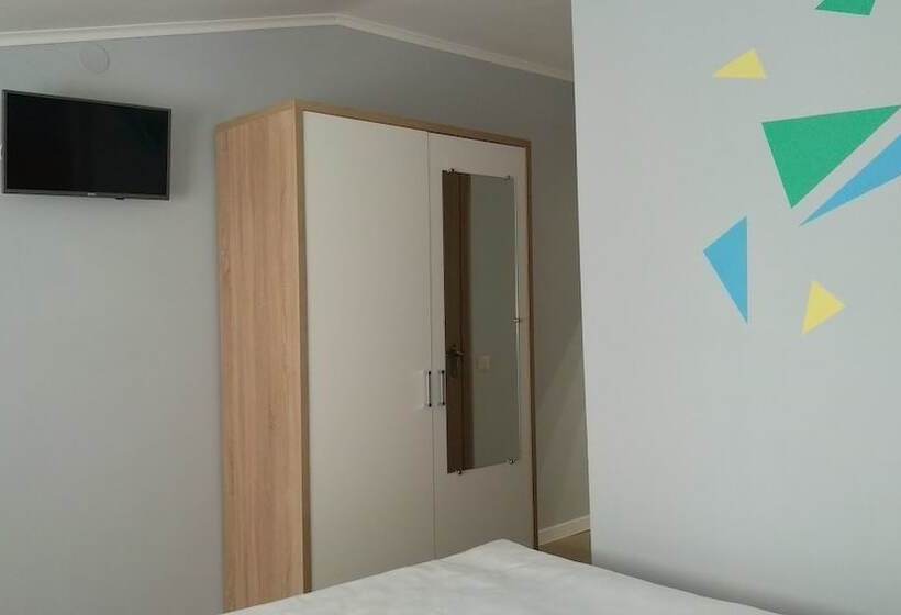 اتاق استاندارد یک نفره, Blum