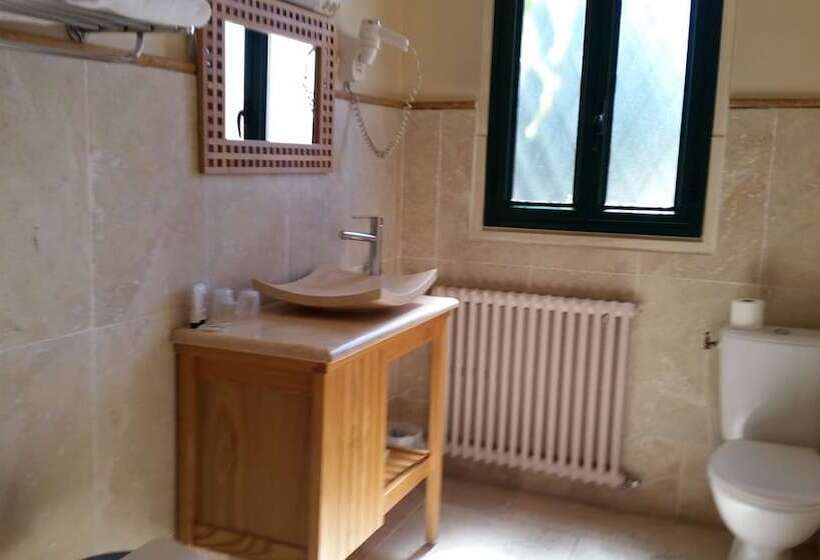 家庭间, Auberge Les Aromes