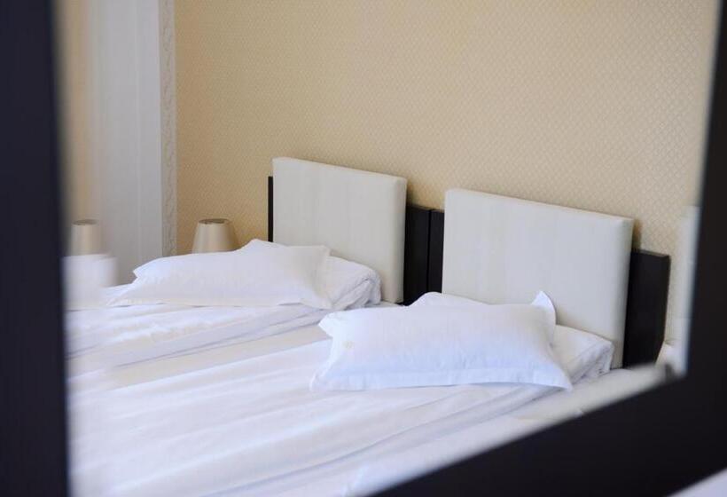 غرفة قياسية, Bulevard Predeal