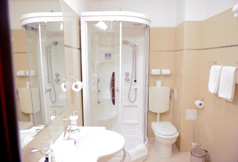 جناح, Bulevard Predeal