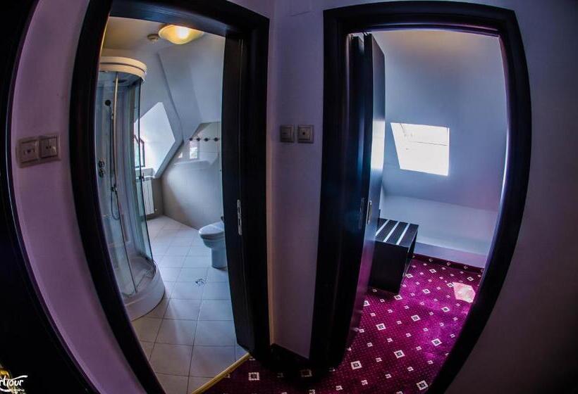 جناح, Bulevard Predeal