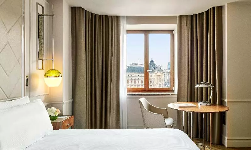 سوئیت جونیور با تخت بزرگ, Intercontinental Athenee Palace Bucharest, An Ihg