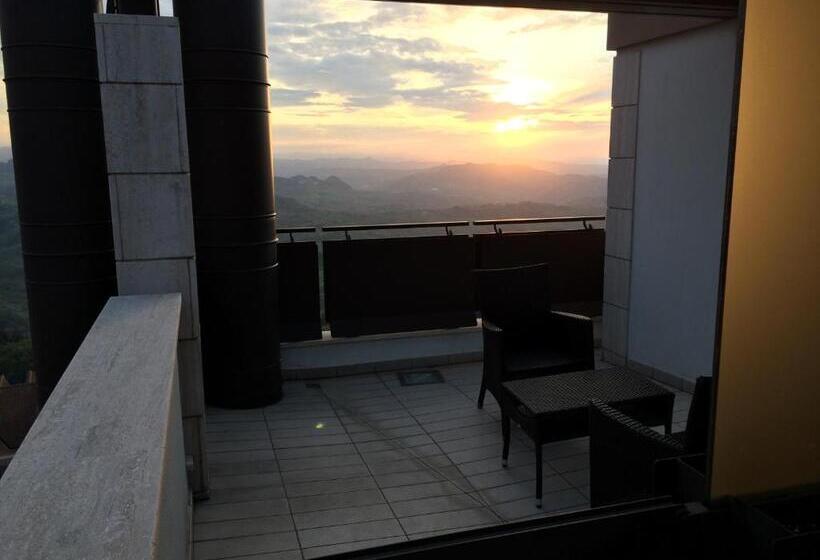 اتاق سوپریور, Joli