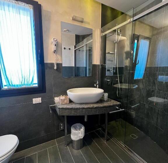 اتاق سوپریور, Joli