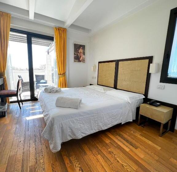 اتاق سوپریور, Joli