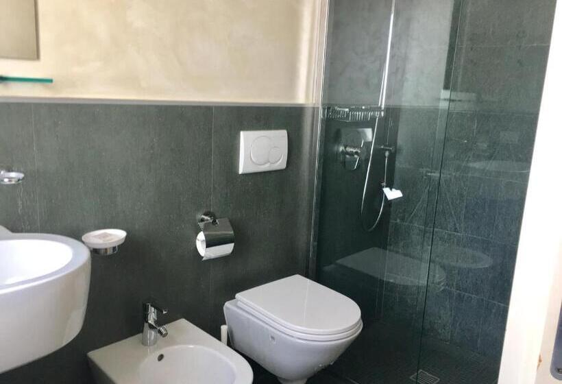 اتاق استاندارد یک نفره, Joli