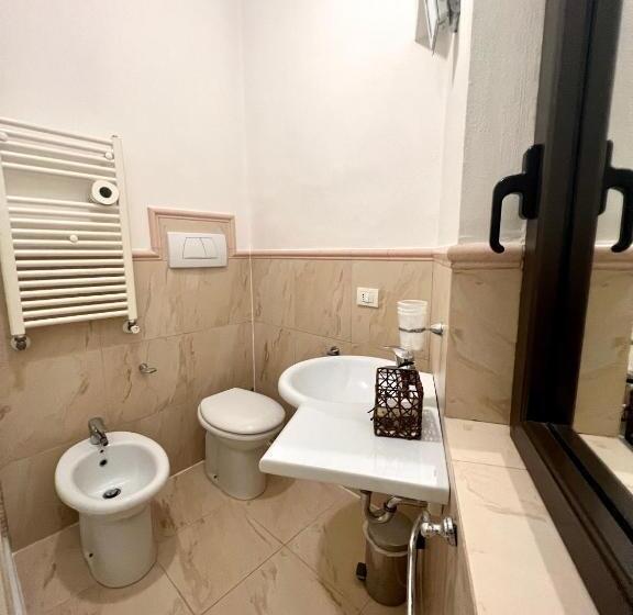 اتاق استاندارد یک نفره, Joli