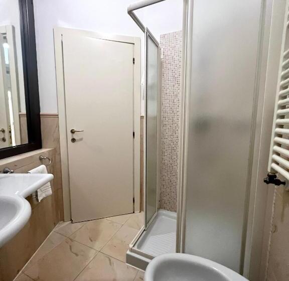 اتاق استاندارد یک نفره, Joli