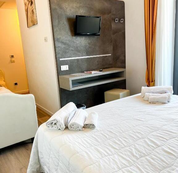 اتاق استاندارد سه نفره, Joli