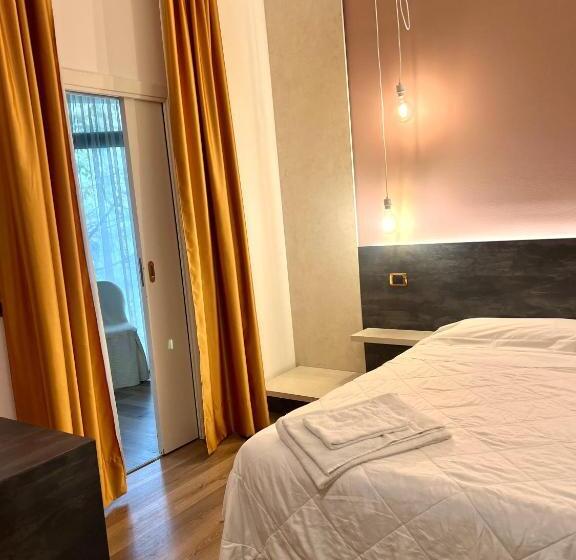 اتاق خانوادگی, Joli