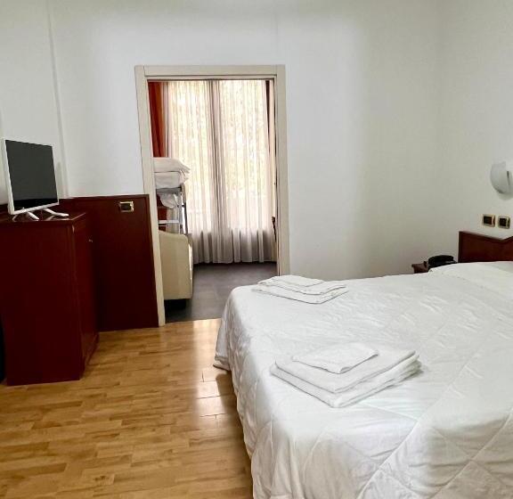 اتاق خانوادگی, Joli