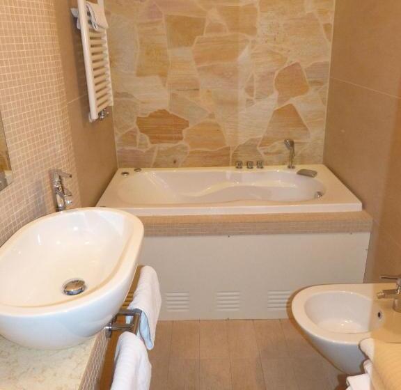 اتاق سوپریور, Joli