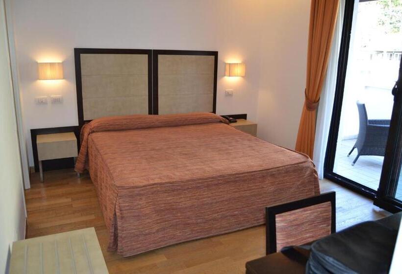 اتاق سوپریور, Joli