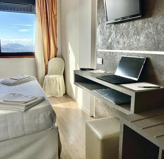 اتاق استاندارد, Joli