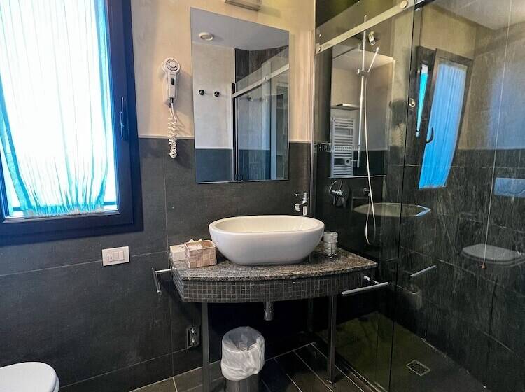 اتاق سوپریور, Joli