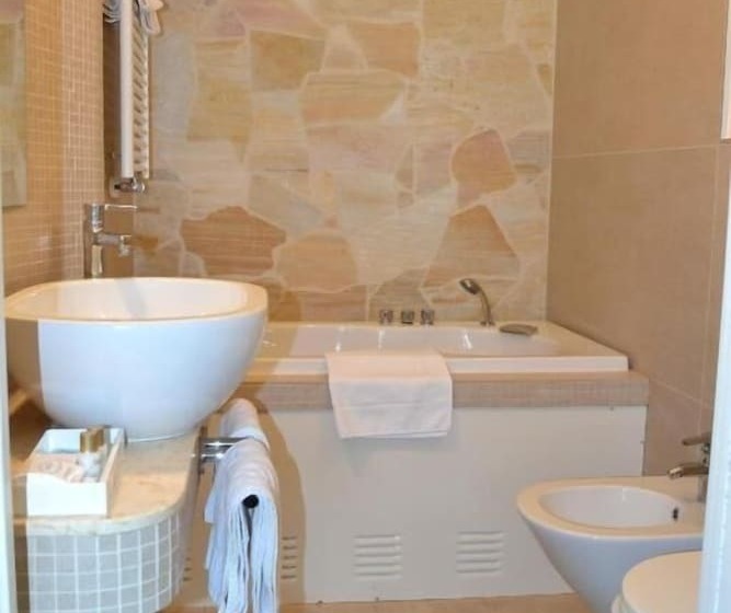 اتاق سوپریور, Joli