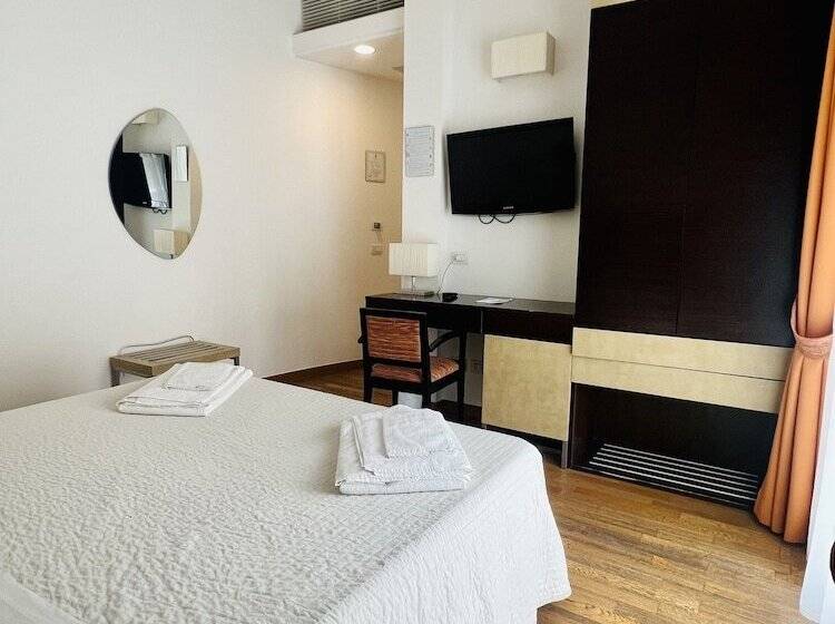 اتاق سوپریور, Joli